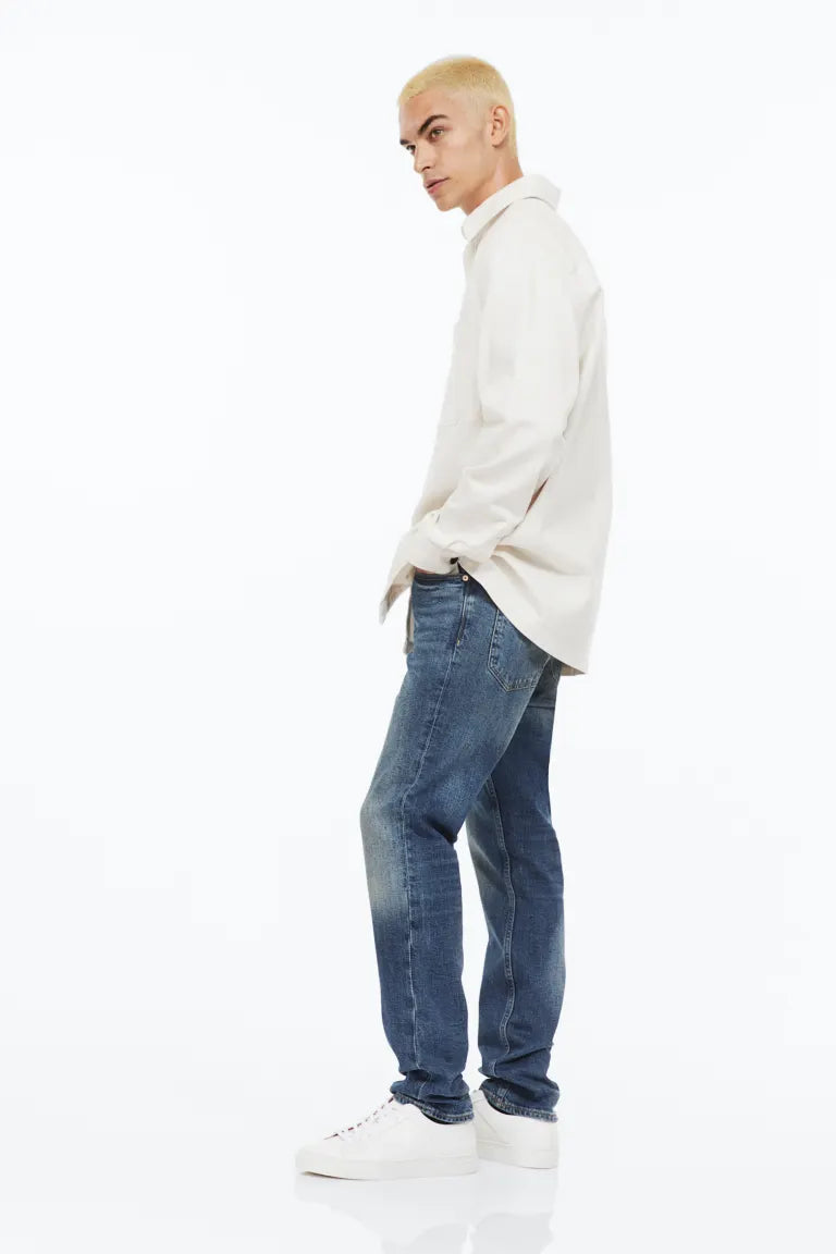 Vanliga avsmalnande jeans 